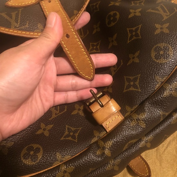 LV Saumur crossbody - Picture 9 of 12